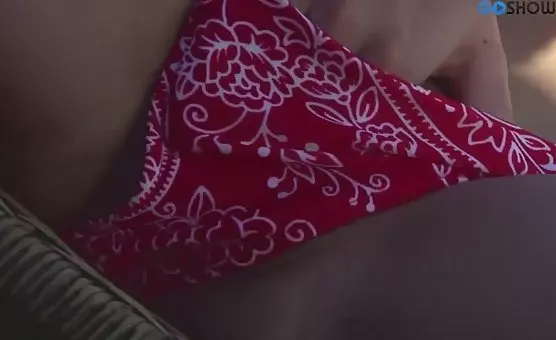 Outdoor Seductress Pleasures Herself